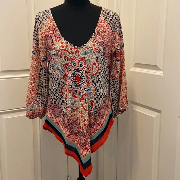 HeartSoul - Women's Pullover Multi-Color V-Neck and V-Bottom Blouse (NWOT) - Picture 1 of 8